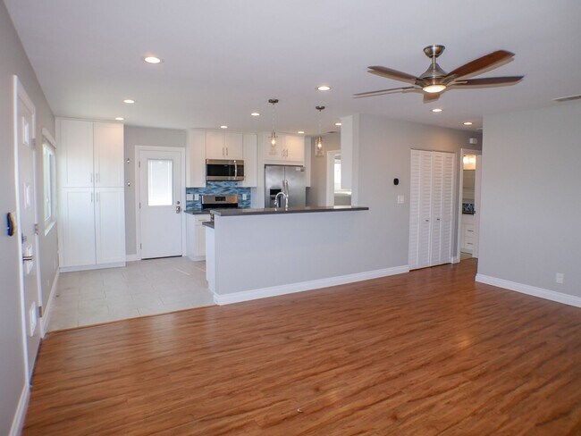 Foto del edificio - 4573-4575 Newport Avenue