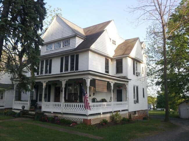 Building Photo - 230 W Main St