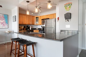 Primary Photo - 1360 N Sandburg Ter