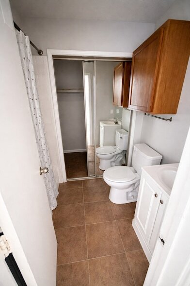 Foto del edificio - 9823 Walnut St