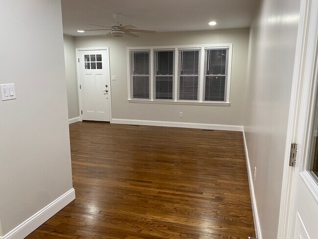Building Photo - 2601 Cherry Tree Dr