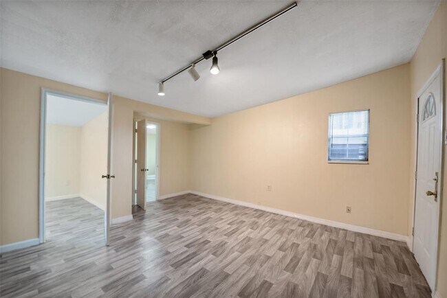 Foto del edificio - 1614 Ryon St
