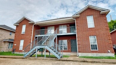 Building Photo - 1507 Hollowhill Drive Unit A