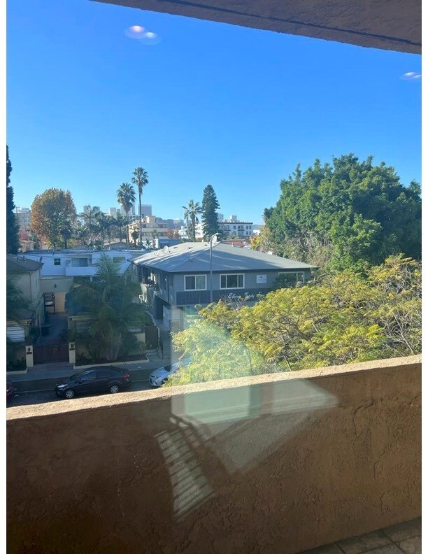 Foto del edificio - 1132 S Doheny Dr