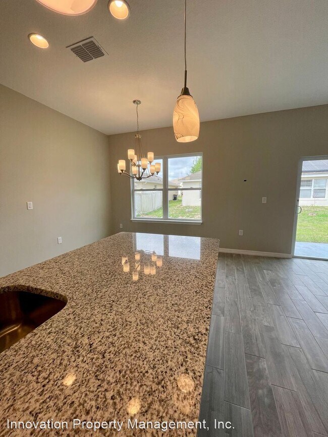 Building Photo - 4 br, 2 bath House - 432 Athabasca Court