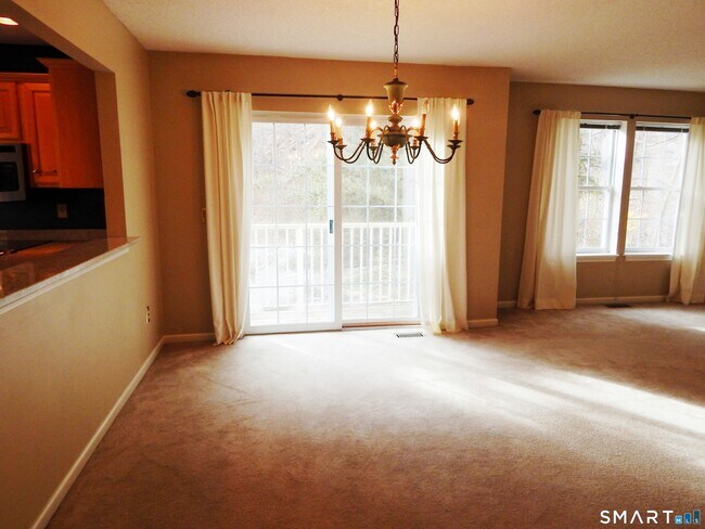 Foto del edificio - 629 Danbury Rd