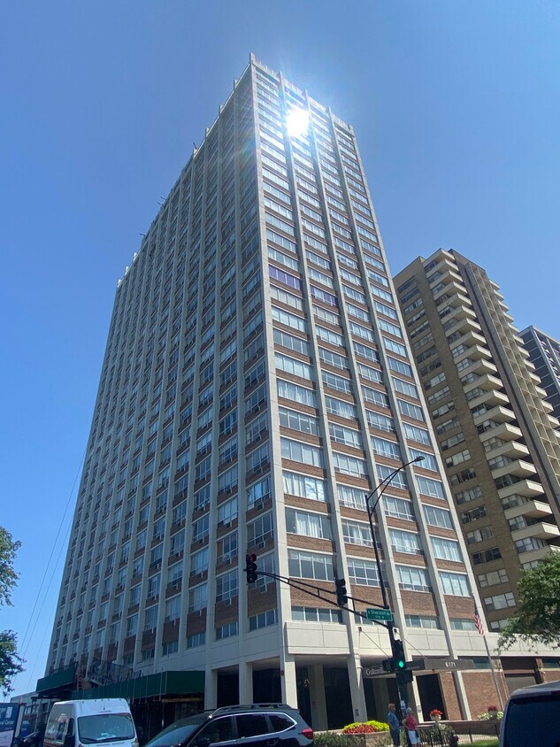 Primary Photo - 6171 N Sheridan Rd