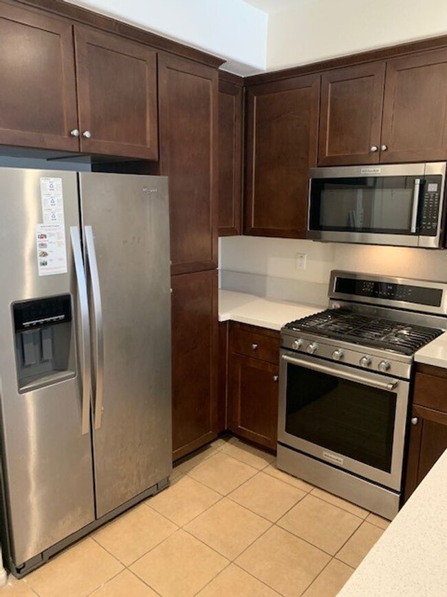 Foto del edificio - Goleta townhome
