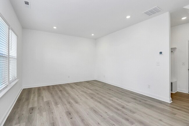 Building Photo - 707 Hoke Ln