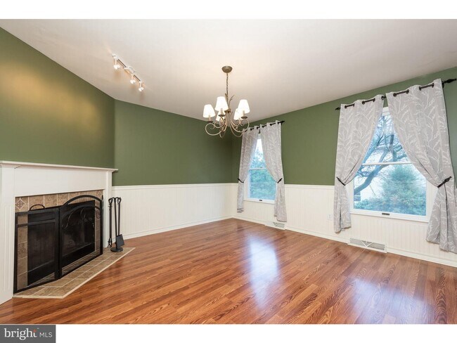 Building Photo - 415 Holly Tree Ct