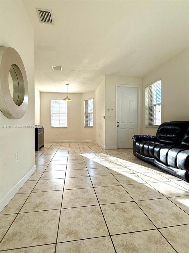 Foto del edificio - 8675 NW 109th Ct