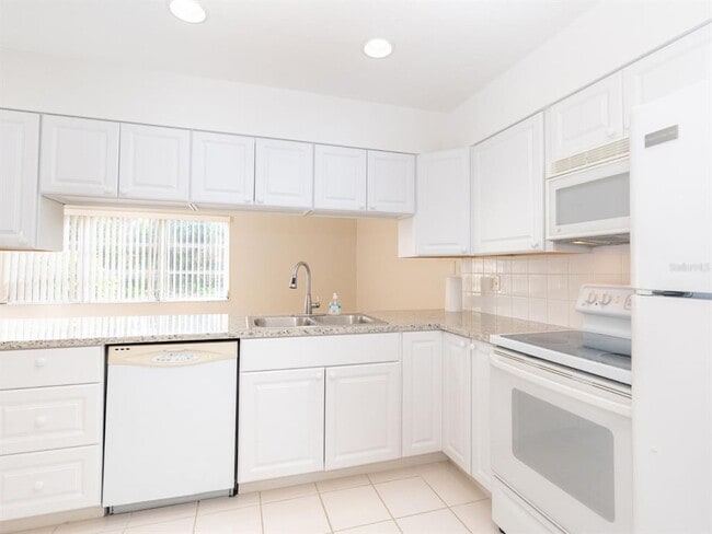 Building Photo - 1609 E Cypress Point Dr