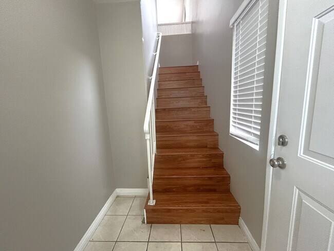 Foto del edificio - SUNDIAL DRIVE #E, CHINO HILLS 91709 - (2 BED / 2 BATH)