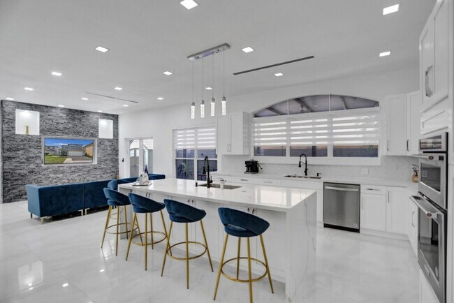 Foto del edificio - 3824 SW 49th Pl