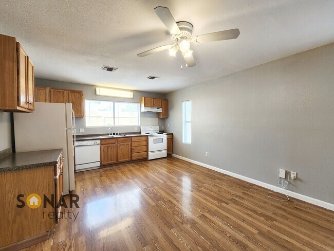 Building Photo - 5014 Eilers Ave