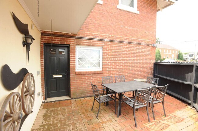 Foto del edificio - ***Furnished***Charming Historical Home for Lease in Downtown Winston-Salem