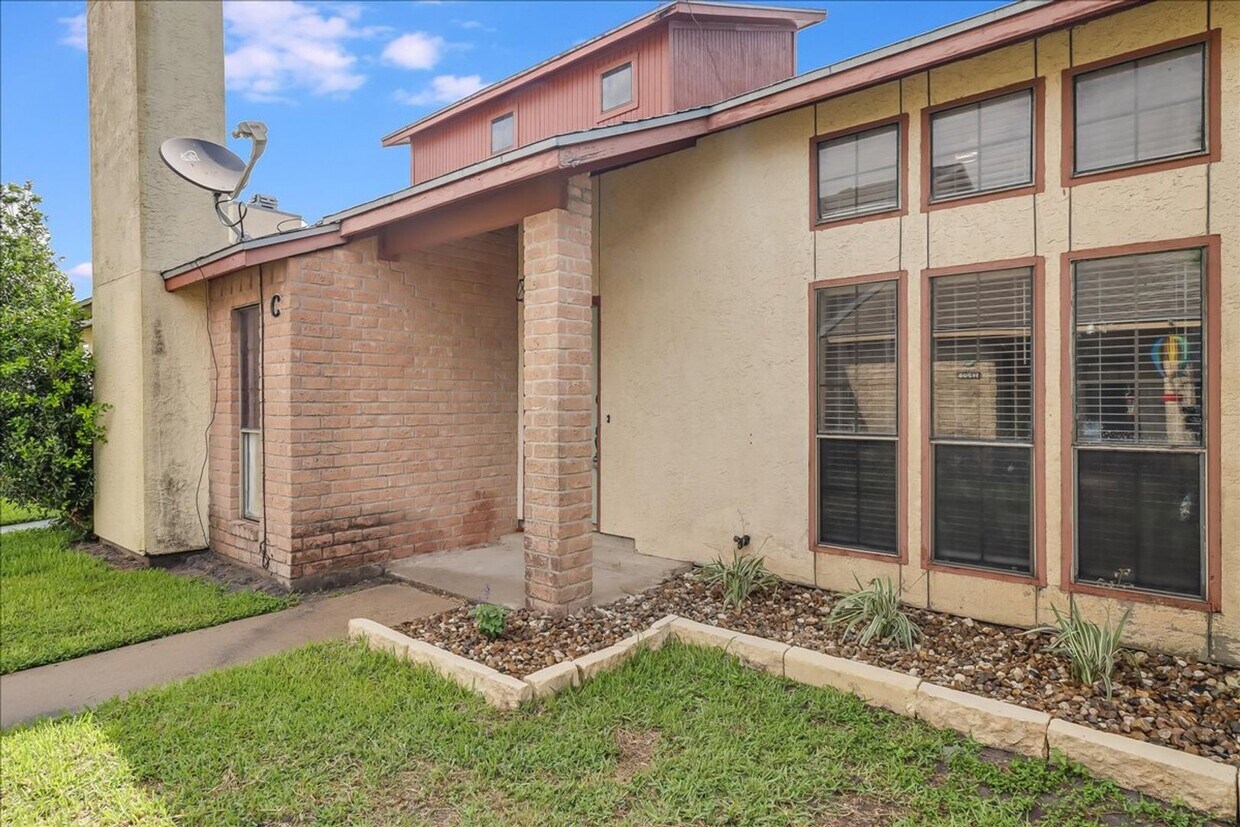 Foto principal - 11205 Willowood Creek Dr