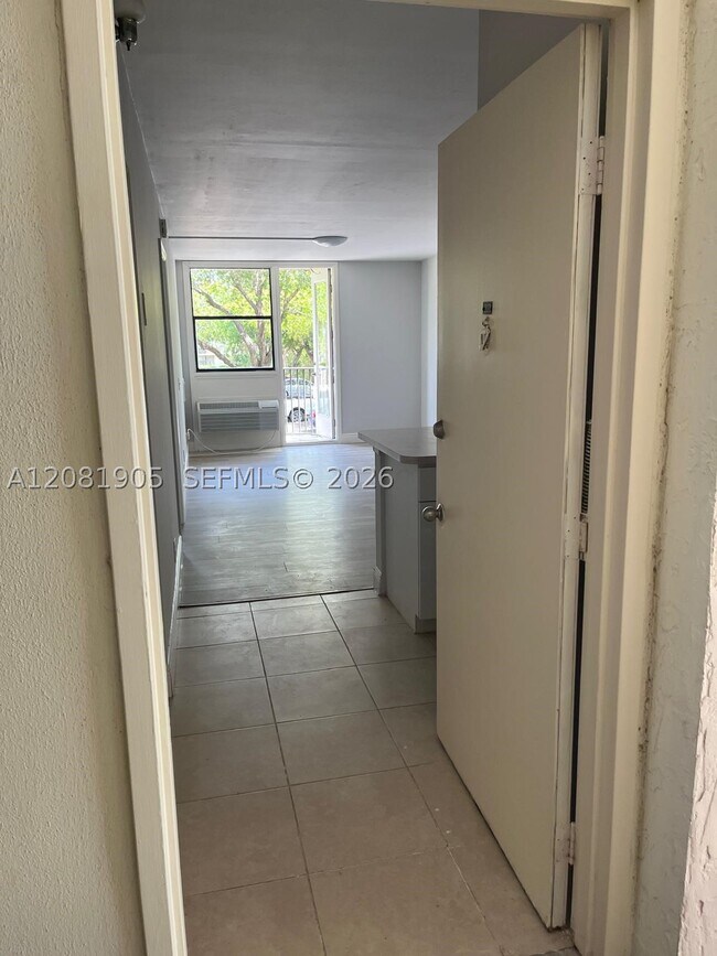 Foto del edificio - 2701 Riverside Dr
