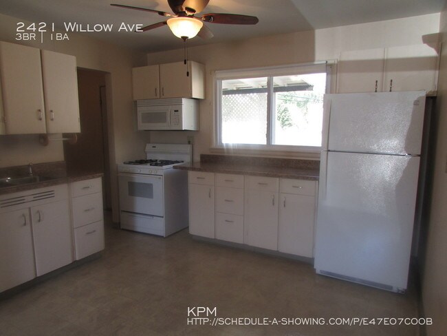 Building Photo - 2421 Willow Ave