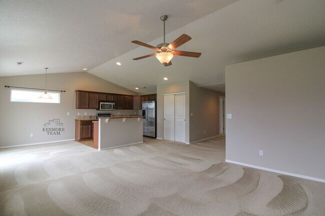 Building Photo - 6318 Glacier Peak Dr