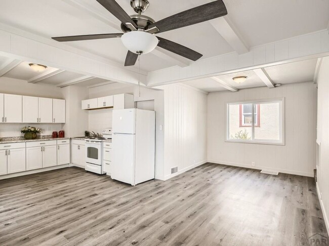 Building Photo - 1428 E Orman Ave