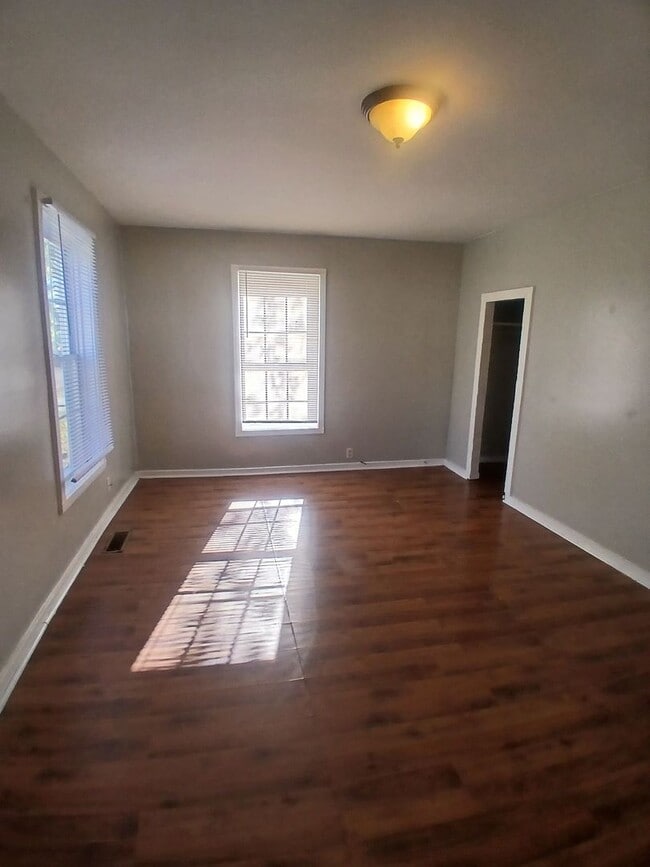 Building Photo - For Rent: 2BR/1BA Home in Muncie!