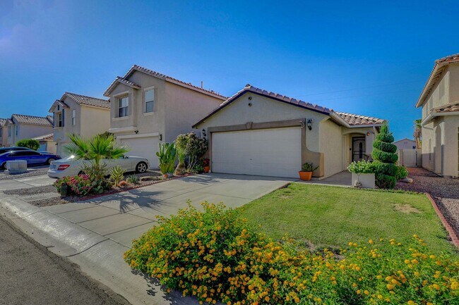 Building Photo - This beautifully updated single-story rental