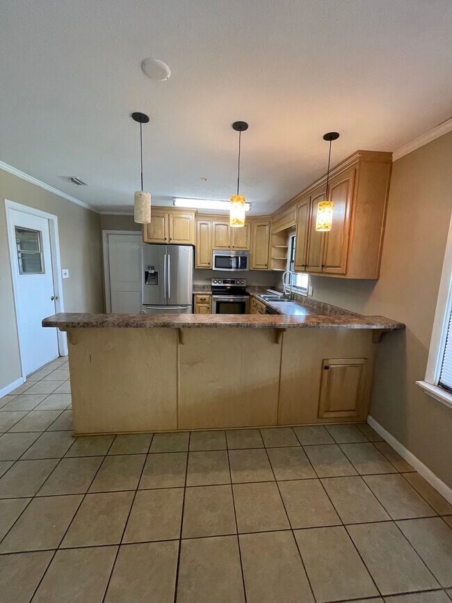 Building Photo - 306 Meadowlark Ln