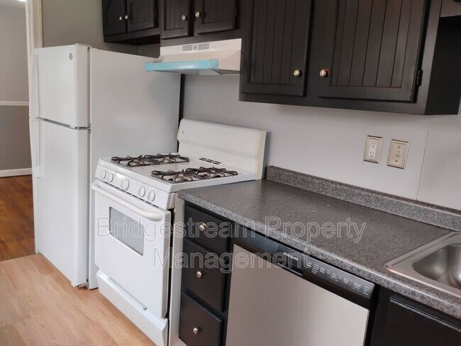 Foto del edificio - 108 Bellaire Ave