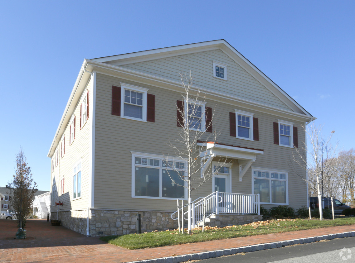 Building Photo - Village Green Apartments