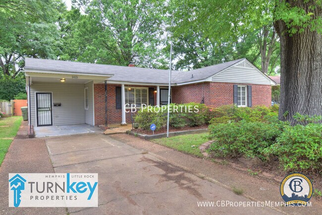 Building Photo - LARGE 3 Bedroom 2.5 Bath with Beautiful Re...