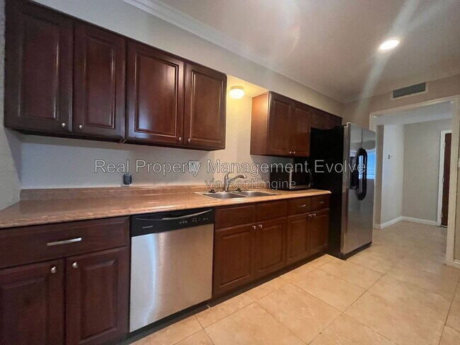 Building Photo - 12076 N Pebble Beach Dr