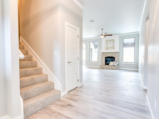 Building Photo - Modern Home in Edmond Schools - 4 bedrooms...