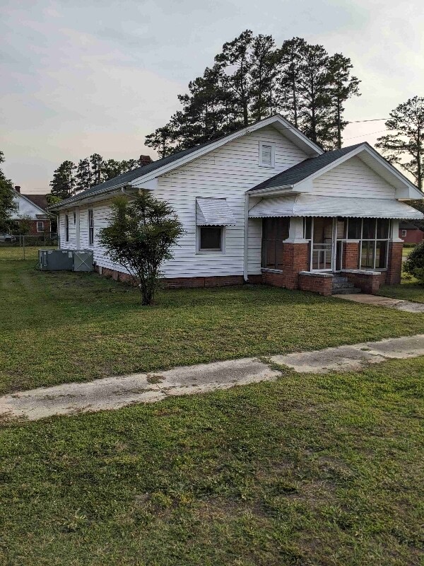 502 E Chapel St, Rowland, NC 28383 House Rental in Rowland, NC