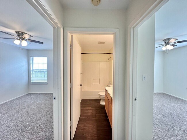 Foto del edificio - 3-Bedroom Home on Corner Lot in Whitehouse...