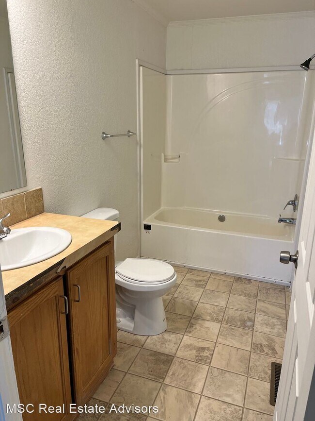 Building Photo - 3 br, 2 bath House - 1135 S. Navajo St