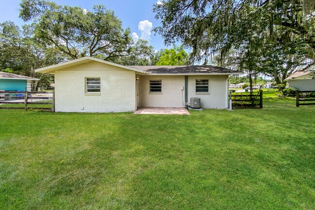 Building Photo - 39643 Meadowood Loop