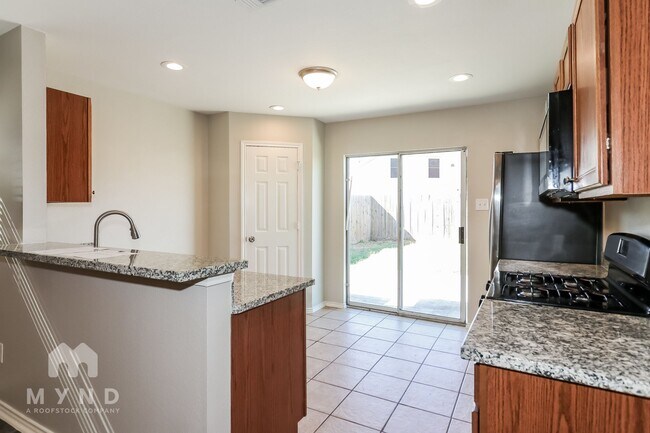 Building Photo - 7923 Tawny Bluff Ct