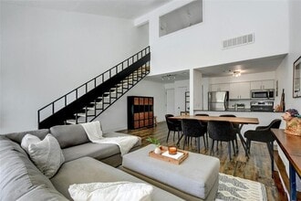 Building Photo - 1818 S Lakeshore Blvd