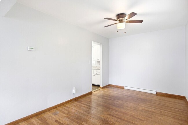 Foto del edificio - 8983 Highland Dr