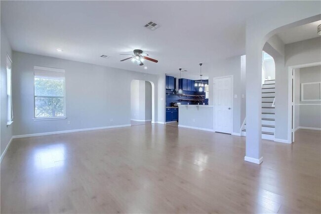 Foto del edificio - 706 Big Spring Dr
