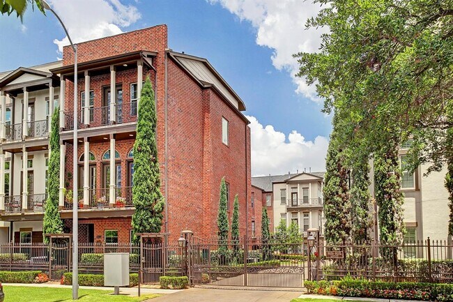 Building Photo - 912 Lovett Blvd