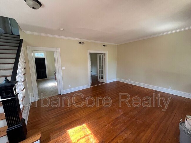 Foto del edificio - 3301 Rosewood Ave