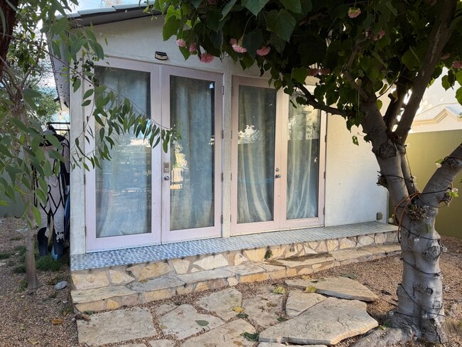 Building Photo - 744 Navy St