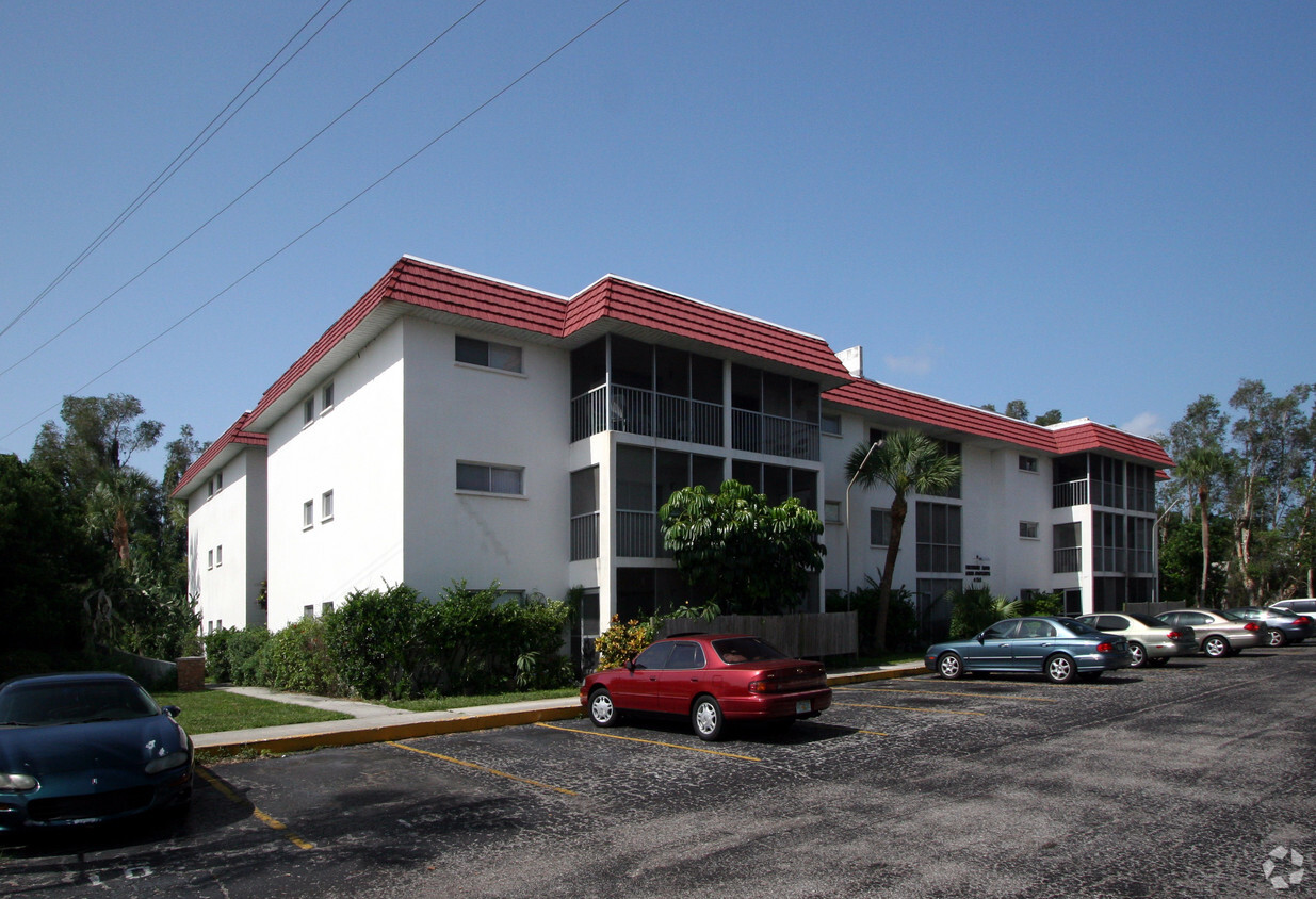 Building Photo - Strathmore Garden Apartments