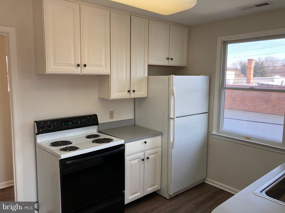 2422 Sparrows Point Rd, Edgemere, MD 21219 Room for Rent in Edgemere