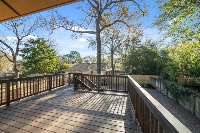 Foto del edificio - 3018 Sycamore Springs Dr