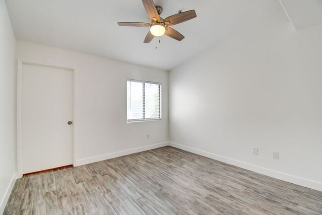 Foto del edificio - Highly Desired Condo Seven Hills Gated Community