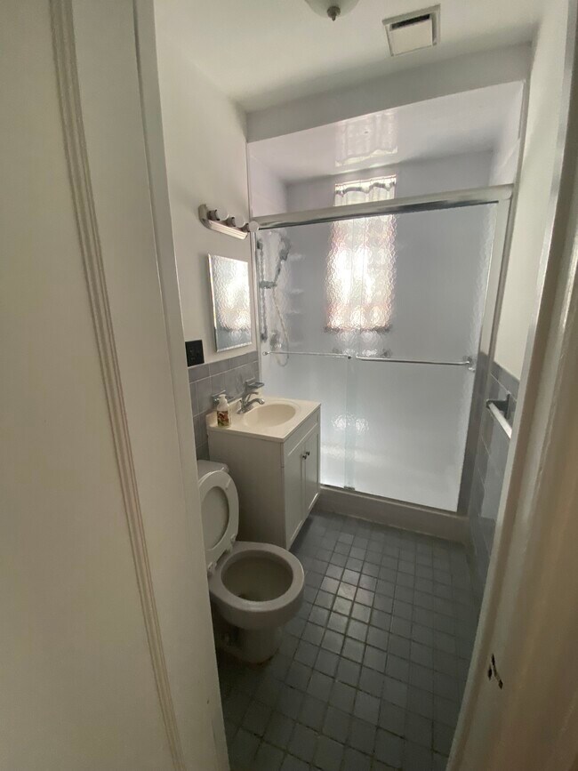 bathroom - 2568 14th St