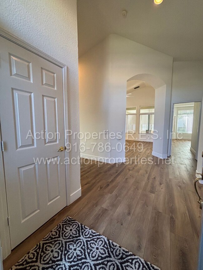 Foto del edificio - 6000 Buggy Whip Ln